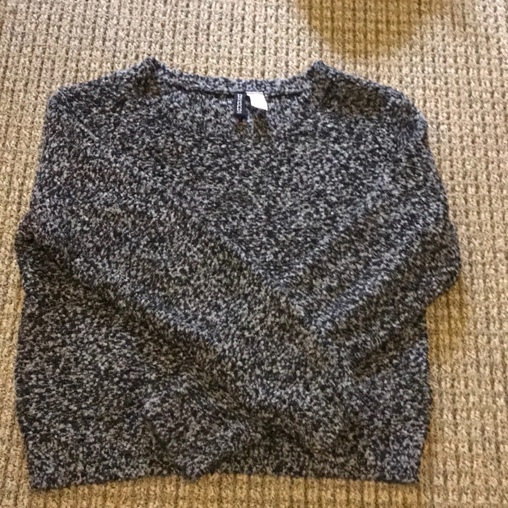 FUZZY FITTED SWEATER SIZE MEDIUM